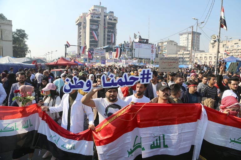 تحت شعار:  رادنه الوطن  متظاهرون يدعون إلى مليونية في الجمعة المقبلة 