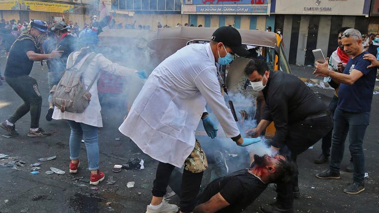 حقوق الإنسان: مقتل 12 متظاهراً وإصابة العشرات في بغداد والناصرية 