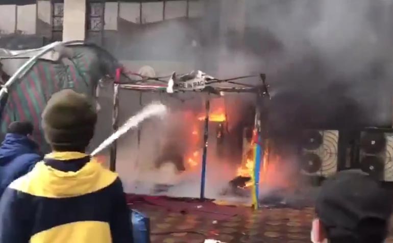 حرق خيام المعتصمين في ساحة الخلاني